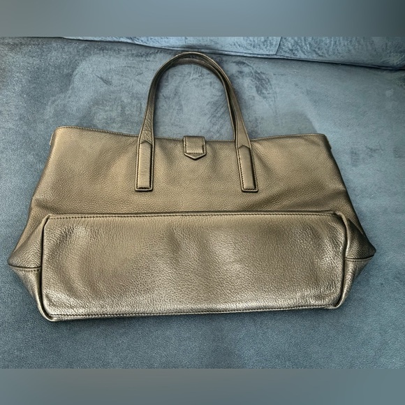 Tory Burch Meyer Plaque Pebbled Leather Tote Bag in black - Picture 8 of 15